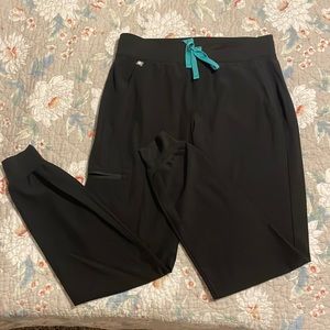 Lightly worn small women’s fionlite black Zamora jogger scrubs